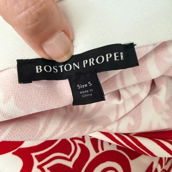 Boston Proper Beyond Travel Red and White Paisley Palazzo Pants.  NWOT - Picture 3 of 3
